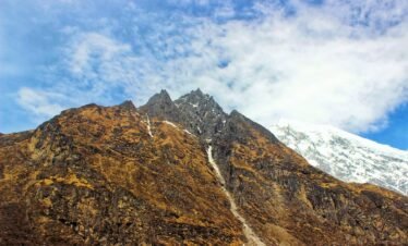 mountains-6263195_1920